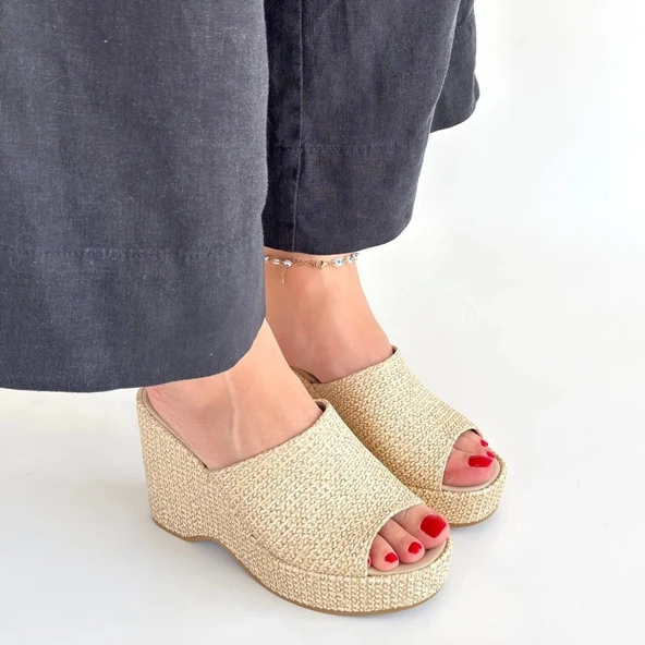 Tlay Bej Hasır Dokumalı Dolgu Topuk Terlik - Resim 4