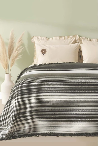 Veloura Haki Çift Kişilik Püsküllü Battaniye ürün görseli