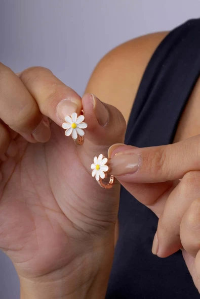 Gümüş Pazarım Mineli Papatya Motifli Gümüş J Küpe - 3