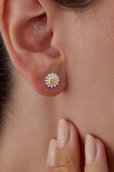 Gümüş Pazarım Mineli Papatya Motifli Gümüş Küpe