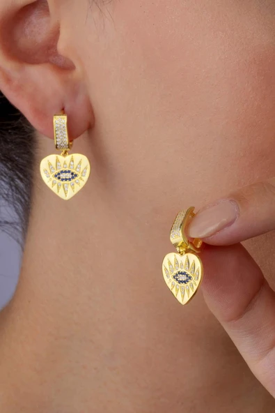 Gümüş Pazarım Kalp Üzeri Kirpik Motifli Altın Kaplama Gümüş Küpe ürün görseli 1