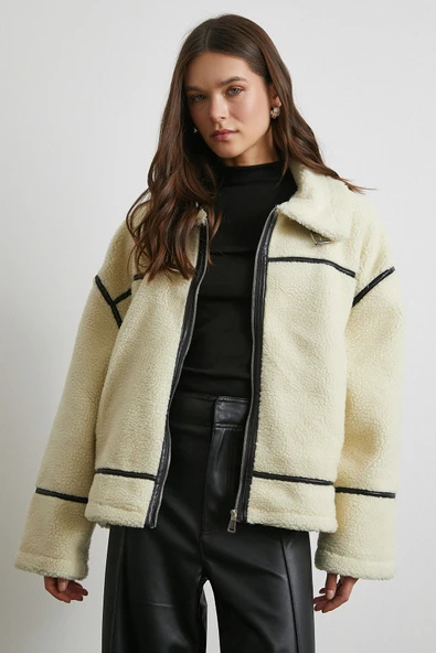 Ters Detay Lamine Biker Ceket Krem - Resim 3