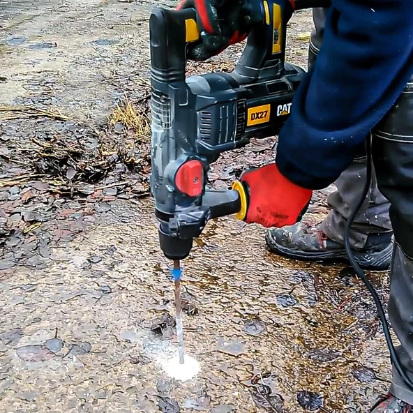 CAT DX27SET 1500Watt 5.0J 32MM Profesyonel SDS-Plus Kırıcı/Delici + DA03903 3 Parça Kırıcı Uç Seti - 5