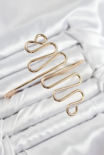 Pirinç Kıvrımlı Model Gold Renk Kadın Pazu Bileklik - TJ-BB7795 ürün görseli