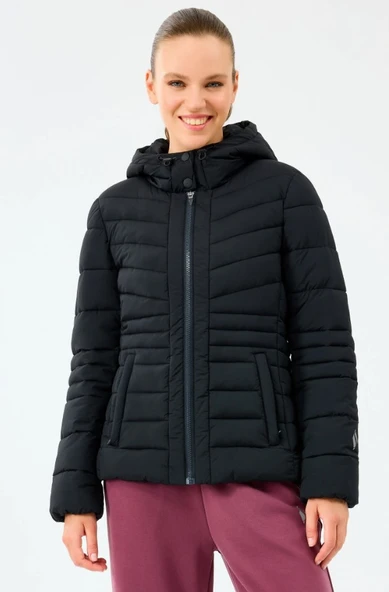 Skechers W Fitted Hoodie Puffer Jacket S2520203 Kadın Mont ürün görseli