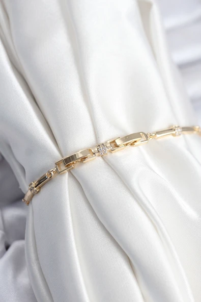 Pirinç VIP Seri Gold Renk Parçalı Model Zirkon Taşlı Kadın Bileklik - TJ-BB7941 - Resim 2