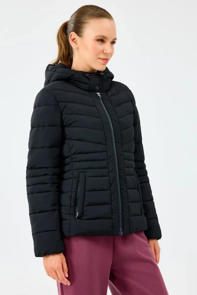 Skechers W Fitted Hoodie Puffer Jacket S2520203 Kadın Mont - Resim 3