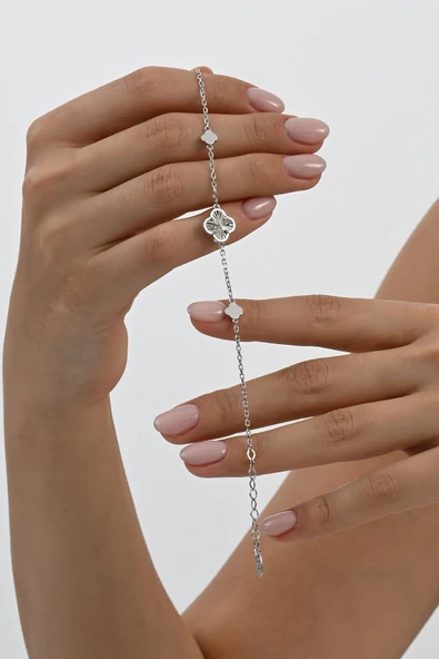 925 ayar gümüş rodyumlu lazer işlemeli sonsuz şans yonca bileklik SGTL13064RODAJ ürün görseli