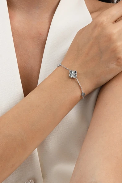 925 ayar gümüş rodyumlu lazer işlemeli sonsuz şans yonca bileklik SGTL13064RODAJ - Resim 3