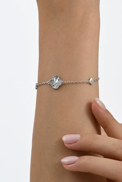 925 ayar gümüş rodyumlu lazer işlemeli sonsuz şans yonca bileklik SGTL13064RODAJ - Resim 2