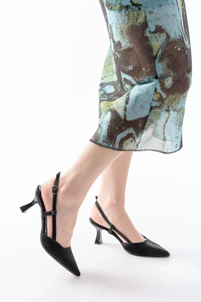 725 Siyah Pul Desenli Sivri Burunlu  Topuklu Kadın Ayakkabı - Resim 2