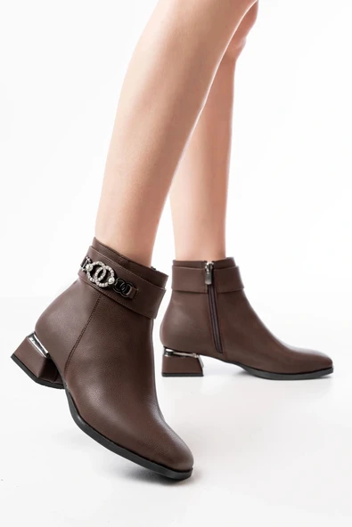 RM-502 Kahverengi Toka Aksesuarlı Topuklu Fermuarlı Günlük Kadın Bot ürün görseli