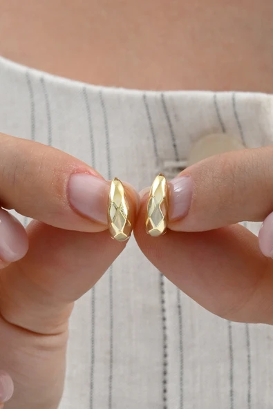 925 ayar Gümüş altın yaldızlı desenli italyan modeli U halka küpe SGTL13071GOLD ürün görseli