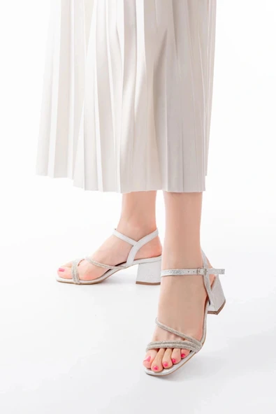 S-900  Gümüş Bantlı Taşlı Kalın Şeffaf Topuklu Kadın Ayakkabı - Resim 2