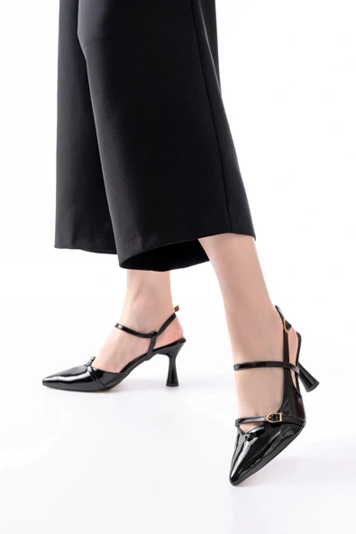 K-6722 Siyah Rugan Toka Detaylı Sivri Burun Kadın Ayakkabı ürün görseli