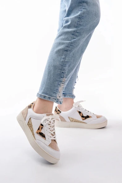 SV-01 Beyaz Leopar Desenli Bağcıklı Kadın Spor Ayakkabı ürün görseli 1