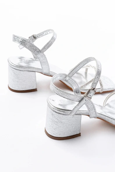 K-888 Kadın Gümüş İnce Sarmal Bantlı Topuklu Ayakkabı - Resim 5
