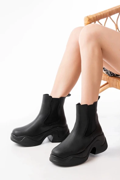 FZ-2400 Siyah Yüksek Tabanlı Lastikli Günlük Kadın Bot ürün görseli 1