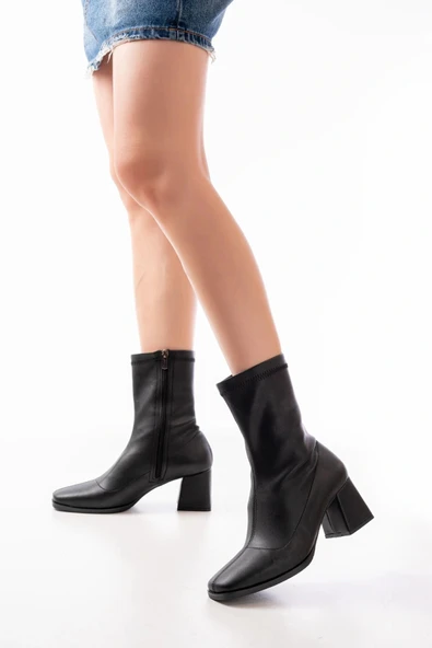 MSK-033 Siyah Topuklu Fermuarlı Kadın Bot ürün görseli 1