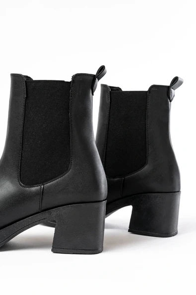 5109-3056 Siyah Lastikli Kalın Topuklu Günlük Kadın Bot - Resim 5