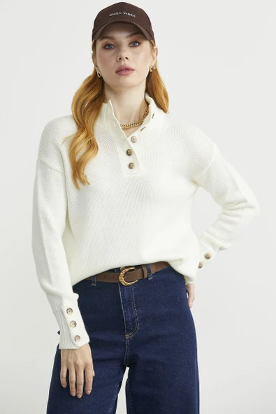 Dik Yaka Düğme Detaylı Yünlü Triko Kazak - Kemik - Resim 3