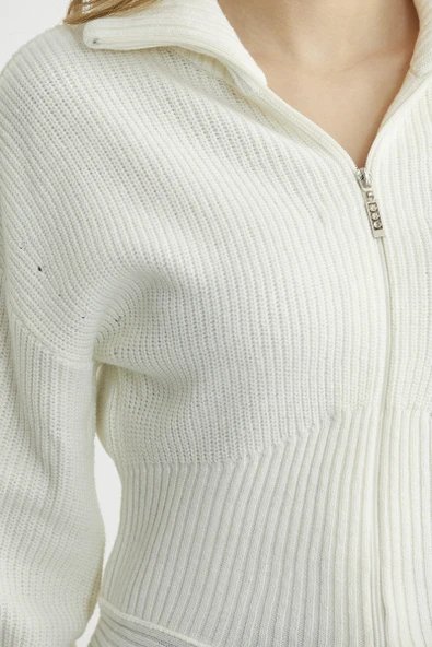 Dik Yaka Fermuarlı Bel Detaylı Triko Hırka - Kemik - 5