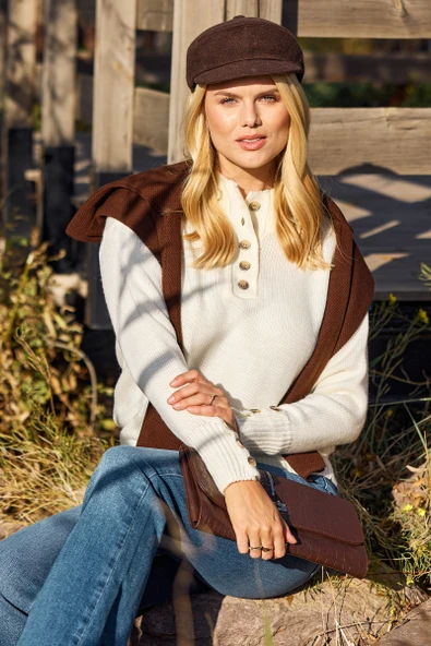 Dik Yaka Düğme Detaylı Yünlü Triko Kazak - Kemik ürün görseli