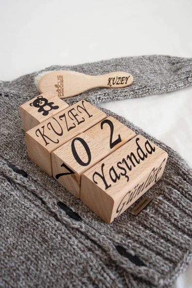 İsime Özel Ahşap Anne-Bebek Anı Küpü Ve Doğal Keçi Kılı Bebek Tarağı - 3