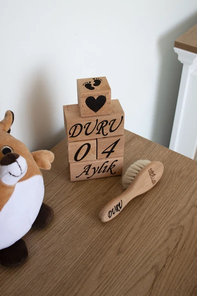 İsime Özel Ahşap Anne-Bebek Anı Küpü Ve Doğal Keçi Kılı Bebek Tarağı - 2