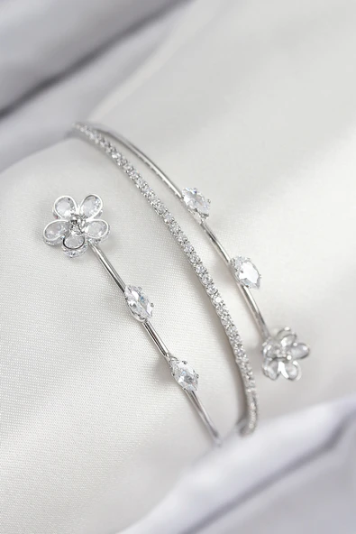 Pirinç Zirkon Taşlı Çiçek Model Gümüş Renk Kadın Bileklik - TJ-BB7860 ürün görseli
