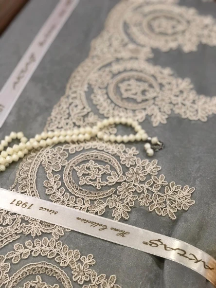 Aktaş Gri Fransız Dantelli Lüx Seccade Takımı 5 Parça Çeyizlik Bohça Gelin Seti - 4