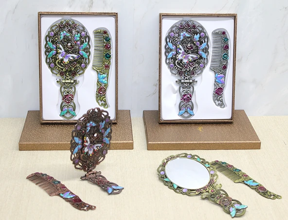 Kelebek Katlanabilir Ayna Ve Tarak Seti Büyük Boy ürün görseli