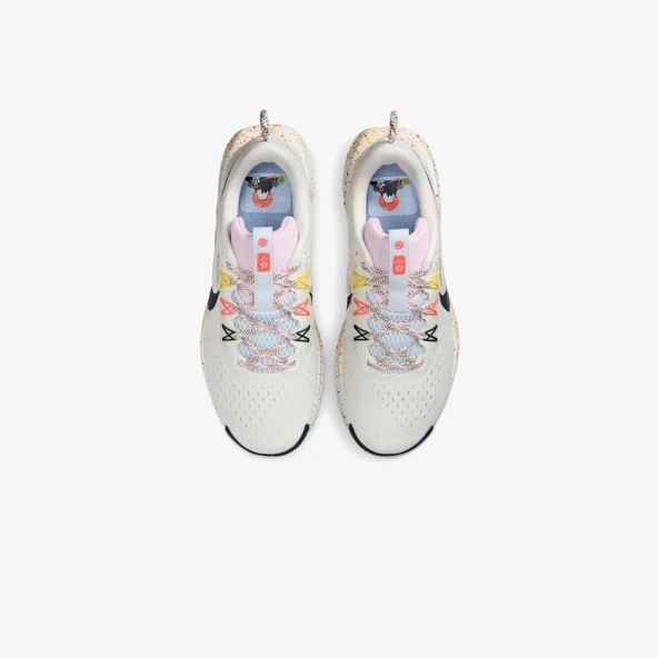 Nike Pegasus Trail 5 Kadın Beyaz Koşu Ayakkabısı (DAR KALIP) - 6