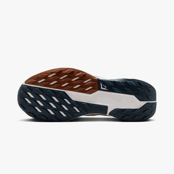 Nike Pegasus Trail 5 Kadın Beyaz Koşu Ayakkabısı (DAR KALIP) - 3