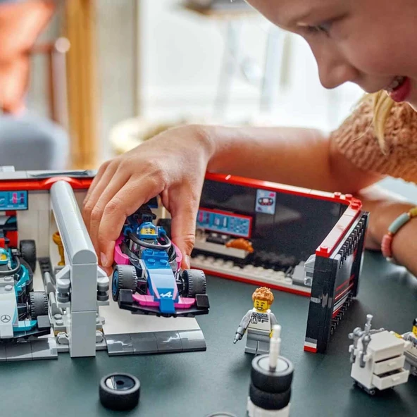 City F1 Garajı ve Mercedes-AMG ve Alpine Arabaları 60444 - Resim 2