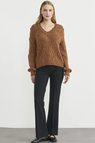 Delikli V Yaka Pullu Triko Kazak - Taba