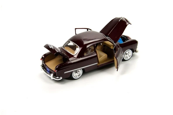 MotorMax 1949 Ford Coupe 1/24 Bordo Model Araba - Resim 3