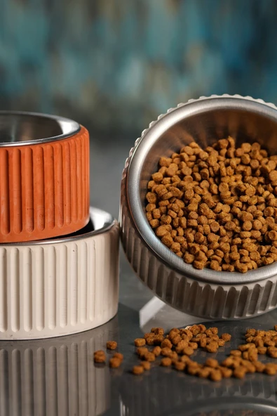 Beton Kedi ve Köpek Mama/Su Kabı | Devrilmeye Dayanıklı, Paslanmaz Çelik Kaseli - Resim 2