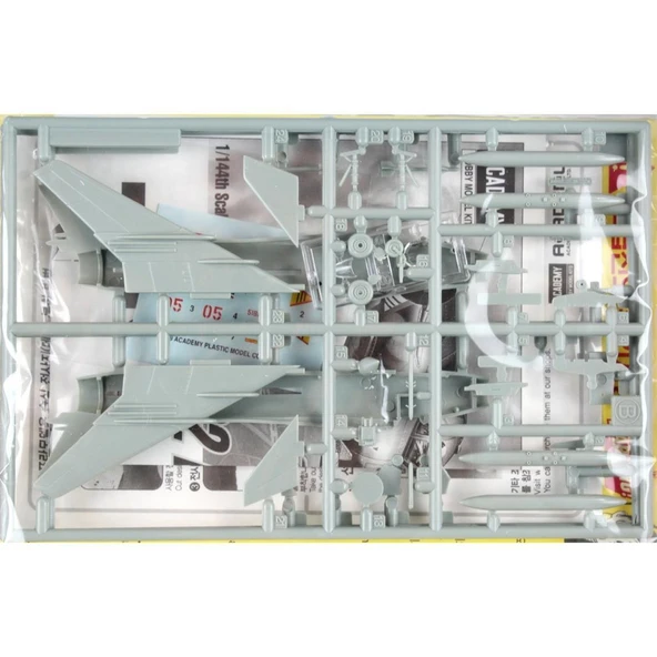 Academy 12612 1/144 Ölçek, SU-22 Fitter Savaş Uçağı, Plastik Model kiti - Resim 3