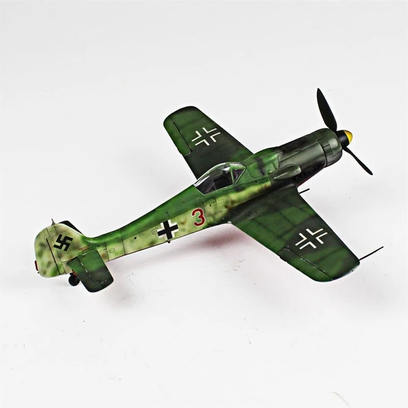QD041 1/48 Ölçek, Focke-Wulf 190 D-9 Sergilemeye Hazır Plastik Uçak Maketi - Resim 4
