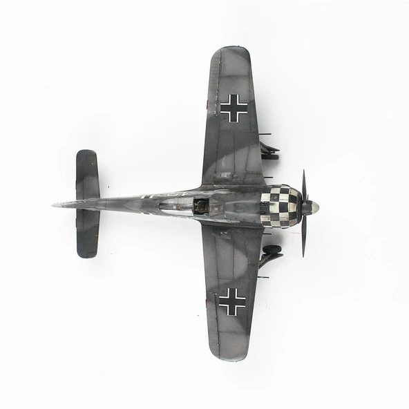 QD031 1/48 Ölçek, Focke-Wulf 190 F-8 Sergilemeye Hazır Plastik Uçak Maketi - Resim 5