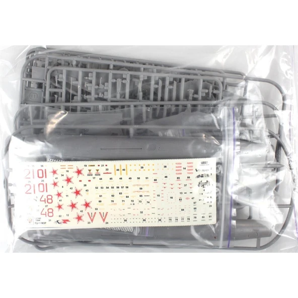 Modelsvit MSVIT72048 1/72 Ölçek, SUKHOI SU-17 M3R Keşik Bombardıman Savaş Uçağı, Plastik Model kiti - 2