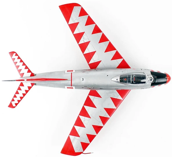 QD164 1/48 Ölçek, F-86E Sabre (Yarasalar) Sergilemeye Hazır Plastik Savaş Uçağı Modeli - Resim 5