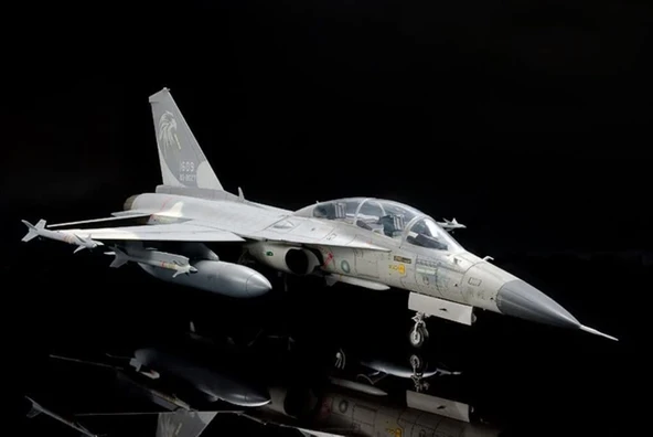 AFV Club AR48109 1/48 Ölçek, IDF F-CK-1D (Double Seat) Savaş Uçağı, Plastik Model kiti - Resim 3