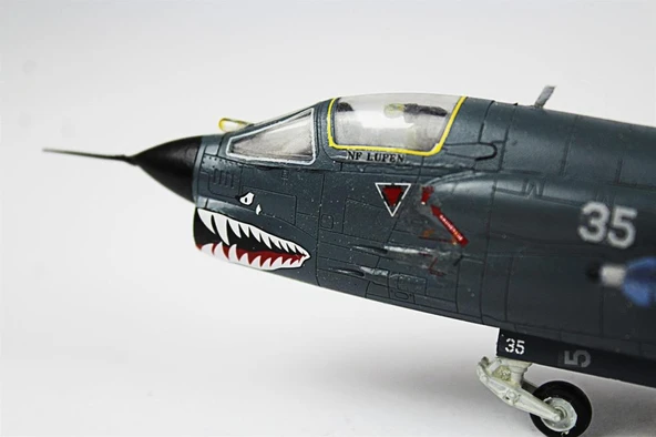 QD049 1/72 Ölçek, F-8E Crusader Sergilemeye Hazır Plastik Uçak Maketi - Resim 7