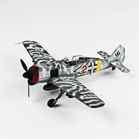 QD037 1/48 Ölçek, Focke-Wulf 190 A-8 Sergilemeye Hazır Plastik Uçak Maketi - Resim 2