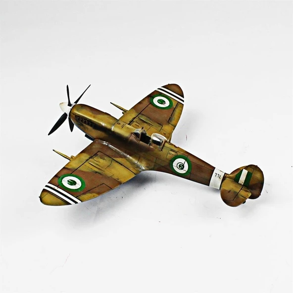 QD027 1/48 Ölçek, Spitfire Mk.V Sergilemeye Hazır Plastik Uçak Maketi - Resim 3