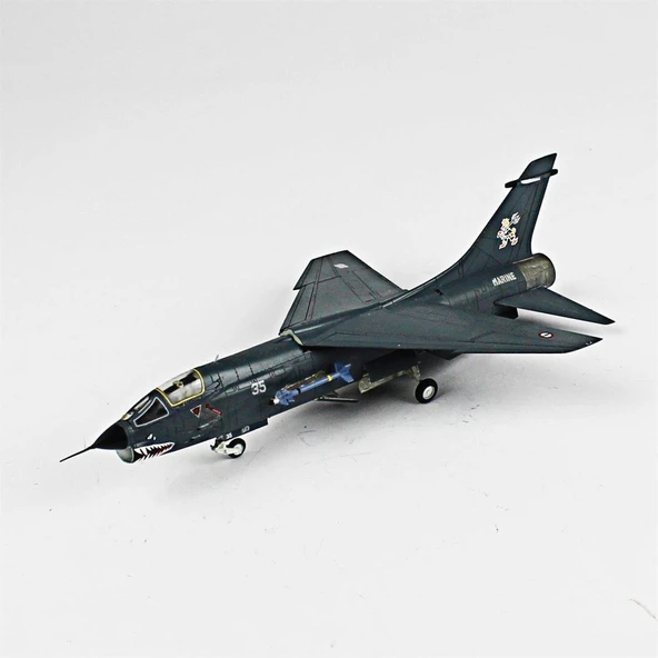 QD049 1/72 Ölçek, F-8E Crusader Sergilemeye Hazır Plastik Uçak Maketi - Resim 2