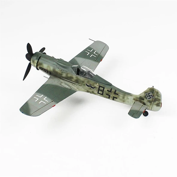 QD044 1/48 Ölçek, Focke-Wulf 190 D Sergilemeye Hazır Plastik Uçak Maketi - Resim 3