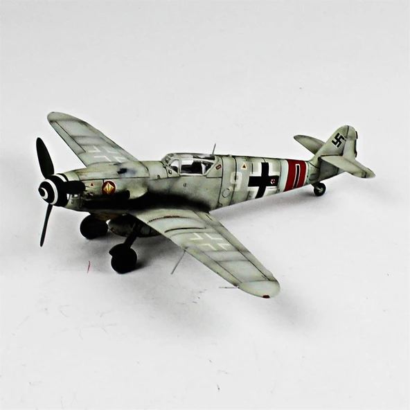 QD079 1/48 Ölçek, Messerschmitt Bf 109 G-10 Sergilemeye Hazır Plastik Uçak Maketi - Resim 2